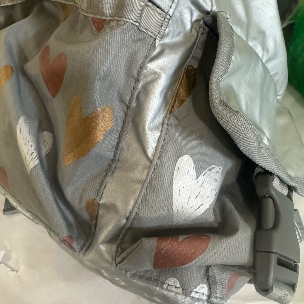 NWOT LeSportsac Silver/Gray Voyager Backpack - Picture 9 of 9